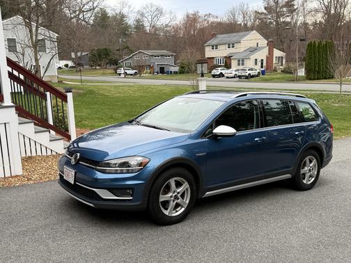 Blue 2019 Volkswagen Golf Alltrack TSI SE