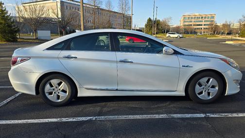 2012 Hyundai SONATA Hybrid Base