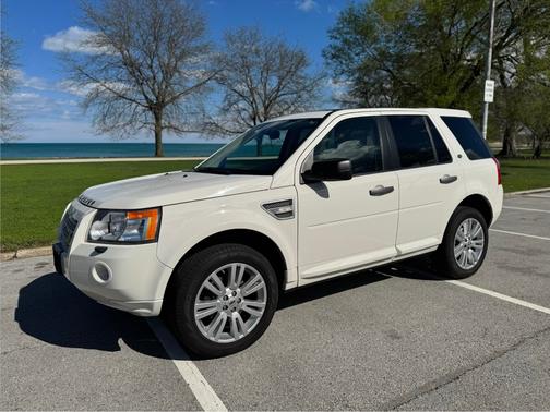 White 2010 Land Rover LR2 HSE