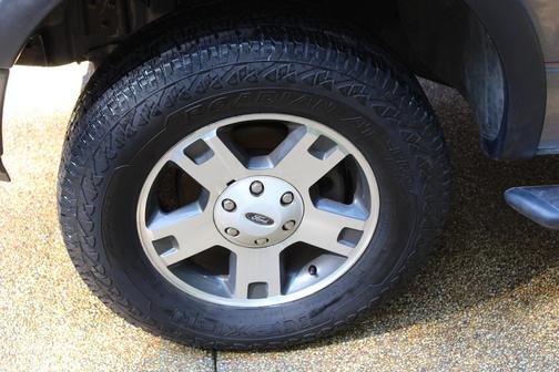 Gray 2005 Ford F-150 Lariat SuperCrew
