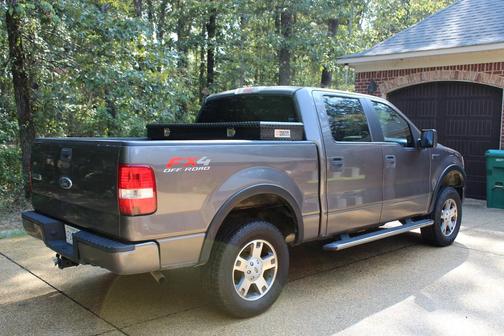 Gray 2005 Ford F-150 Lariat SuperCrew
