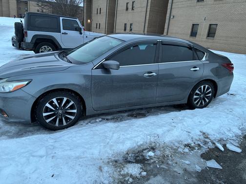 Gray 2018 Nissan Altima 2.5 SV