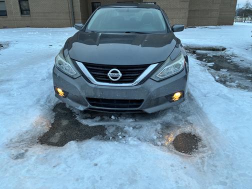Gray 2018 Nissan Altima 2.5 SV