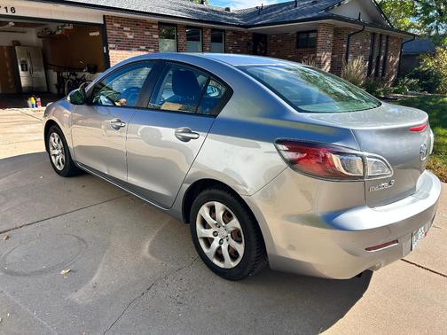 Silver 2013 Mazda Mazda3 i SV