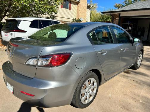 Silver 2013 Mazda Mazda3 i SV