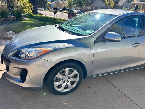 Silver 2013 Mazda Mazda3 i SV