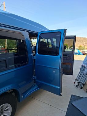 Blue 1996 Dodge Ram Wagon B2500