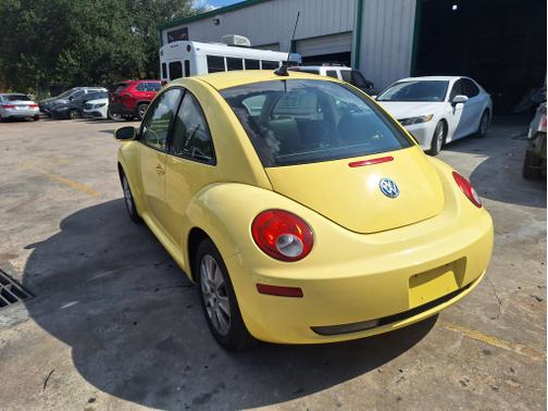 2009 Volkswagen New Beetle S