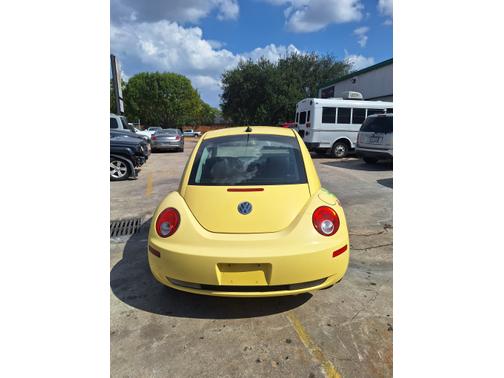 2009 Volkswagen New Beetle S