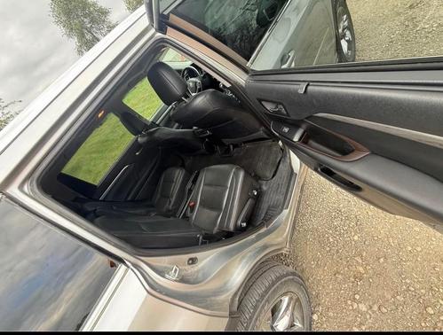 Silver 2019 Toyota Highlander Limited Platinum