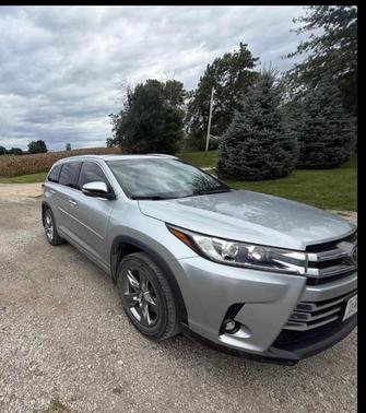 Silver 2019 Toyota Highlander Limited Platinum