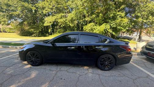 Black 2018 Nissan Altima 2.5 SR