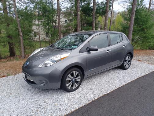 Gray 2014 Nissan Leaf SL