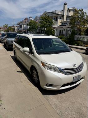 White 2017 Toyota Sienna XLE Premium