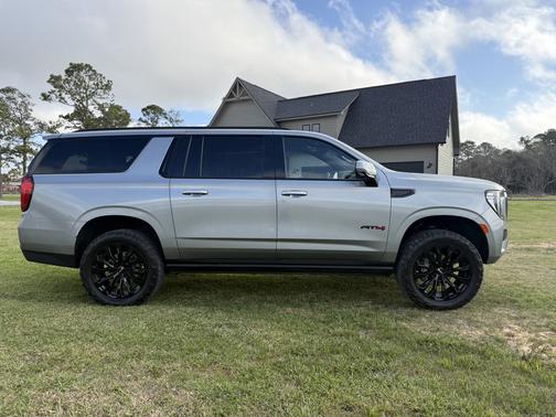 2023 GMC Yukon XL AT4