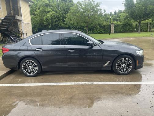 Black 2018 BMW 540 i