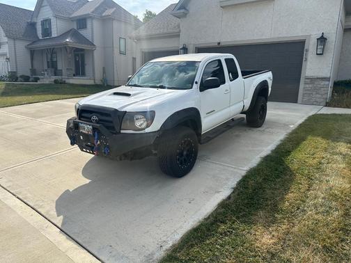 White 2006 Toyota Tacoma Access Cab