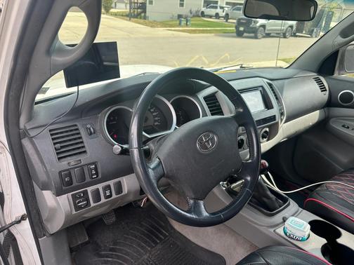 White 2006 Toyota Tacoma Access Cab