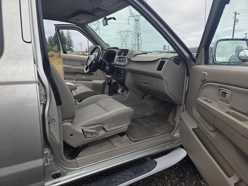 2001 Nissan Frontier SE Crew Cab