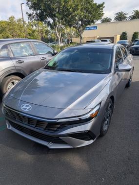 2024 Hyundai ELANTRA Limited