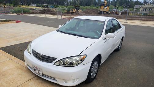 White 2005 Toyota Camry LE