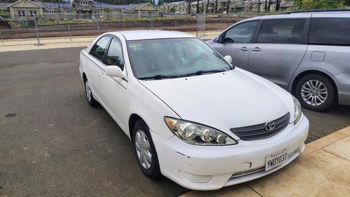 White 2005 Toyota Camry LE