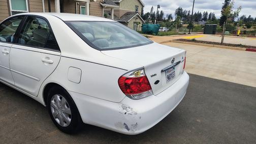 White 2005 Toyota Camry LE