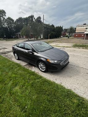 Gray 2019 Ford Fusion SE