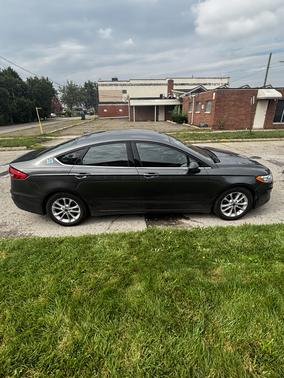 Gray 2019 Ford Fusion SE