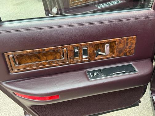 Brown 1993 Cadillac Fleetwood Base