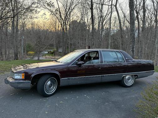 Brown 1993 Cadillac Fleetwood Base