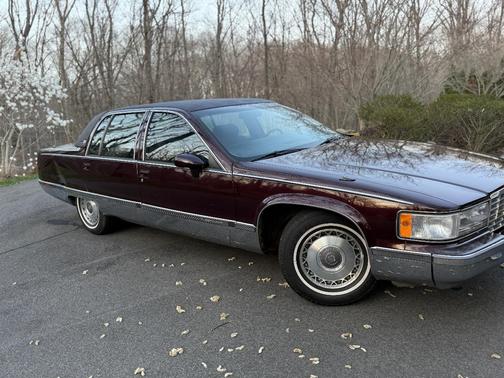 Brown 1993 Cadillac Fleetwood Base