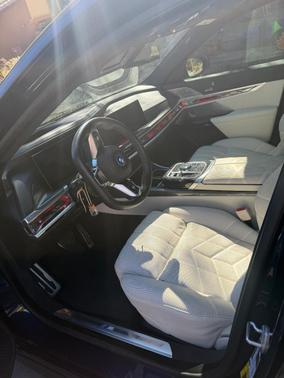 Blue 2023 BMW i7 xDrive60