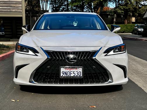 2024 Lexus ES 300h Base