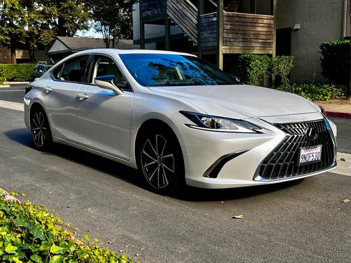 2024 Lexus ES 300h Base