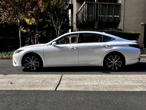 2024 Lexus ES 300h Base