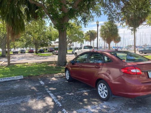Red 2013 Ford Fiesta SE