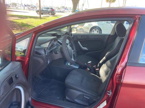 Red 2013 Ford Fiesta SE