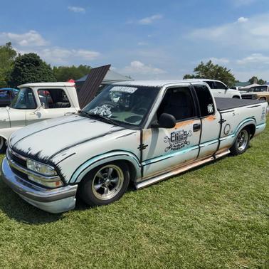 White 1998 Chevrolet S-10 LS Extended Cab