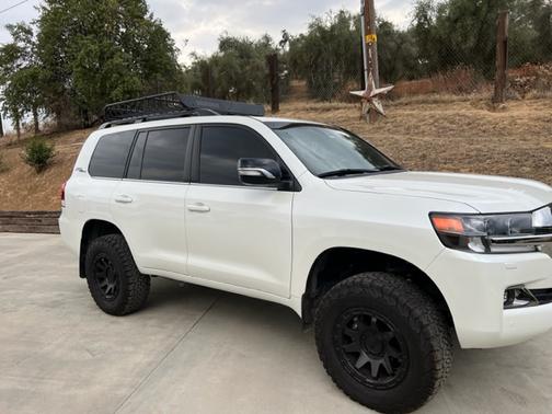 Photo 2 of 3 of 2020 Toyota Land Cruiser Heritage Edition