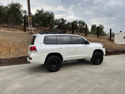 Photo 3 of 3 of 2020 Toyota Land Cruiser Heritage Edition