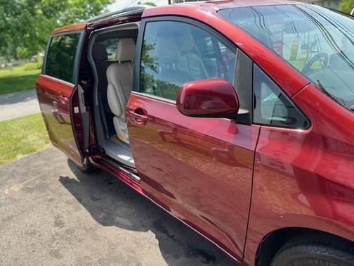 2012 Toyota Sienna XLE