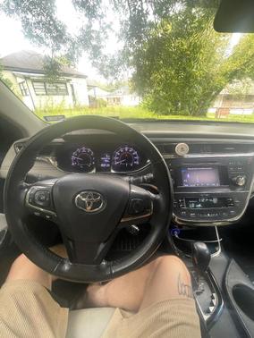 Silver 2014 Toyota Avalon XLE