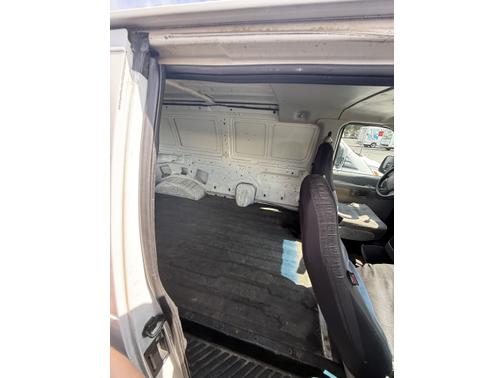 2005 Ford E150 Base