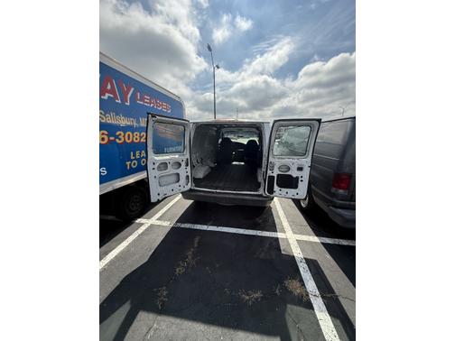 2005 Ford E150 Base