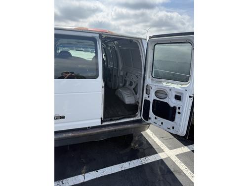 2005 Ford E150 Base