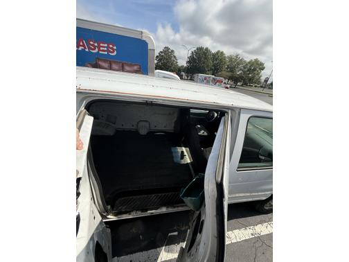 2005 Ford E150 Base
