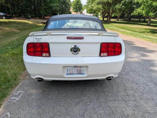 White 2006 Ford Mustang GT