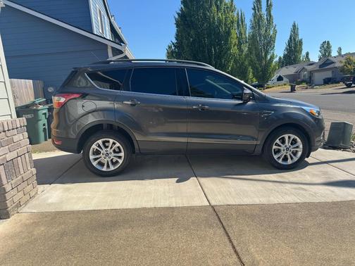 Gray 2017 Ford Escape SE
