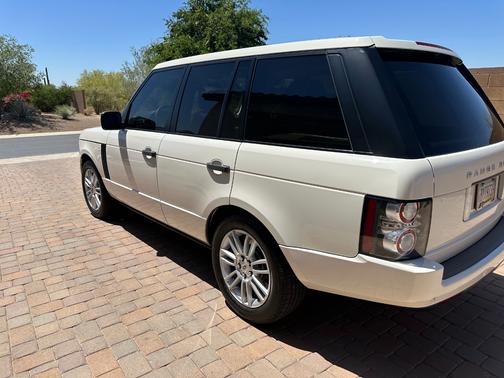 White 2010 Land Rover Range Rover HSE